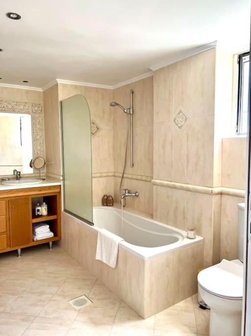 Theasis Apartments Adamantas  Luaran gambar