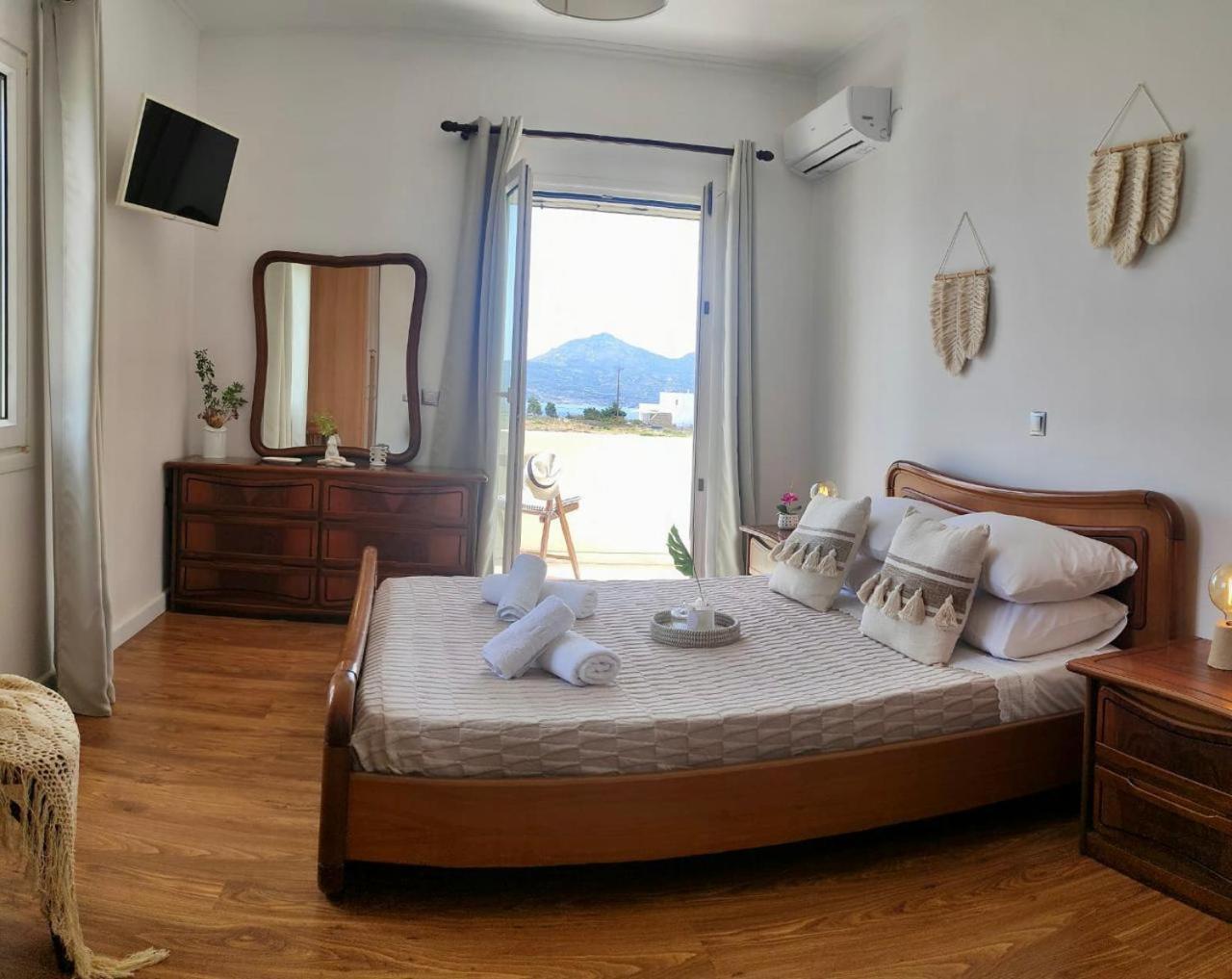 Theasis Apartments Adamantas  Luaran gambar