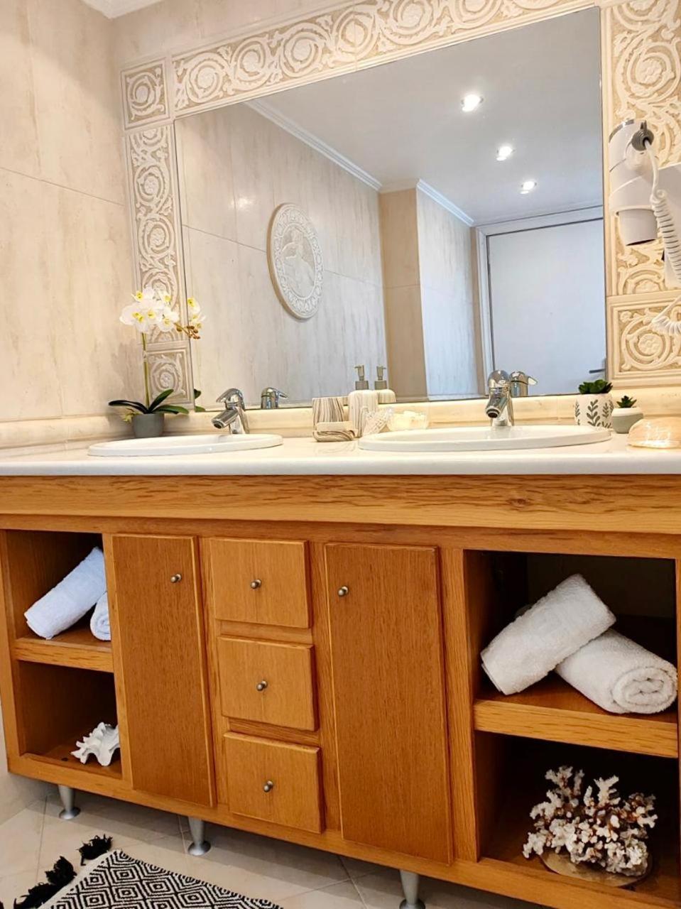 Theasis Apartments Adamantas  Luaran gambar