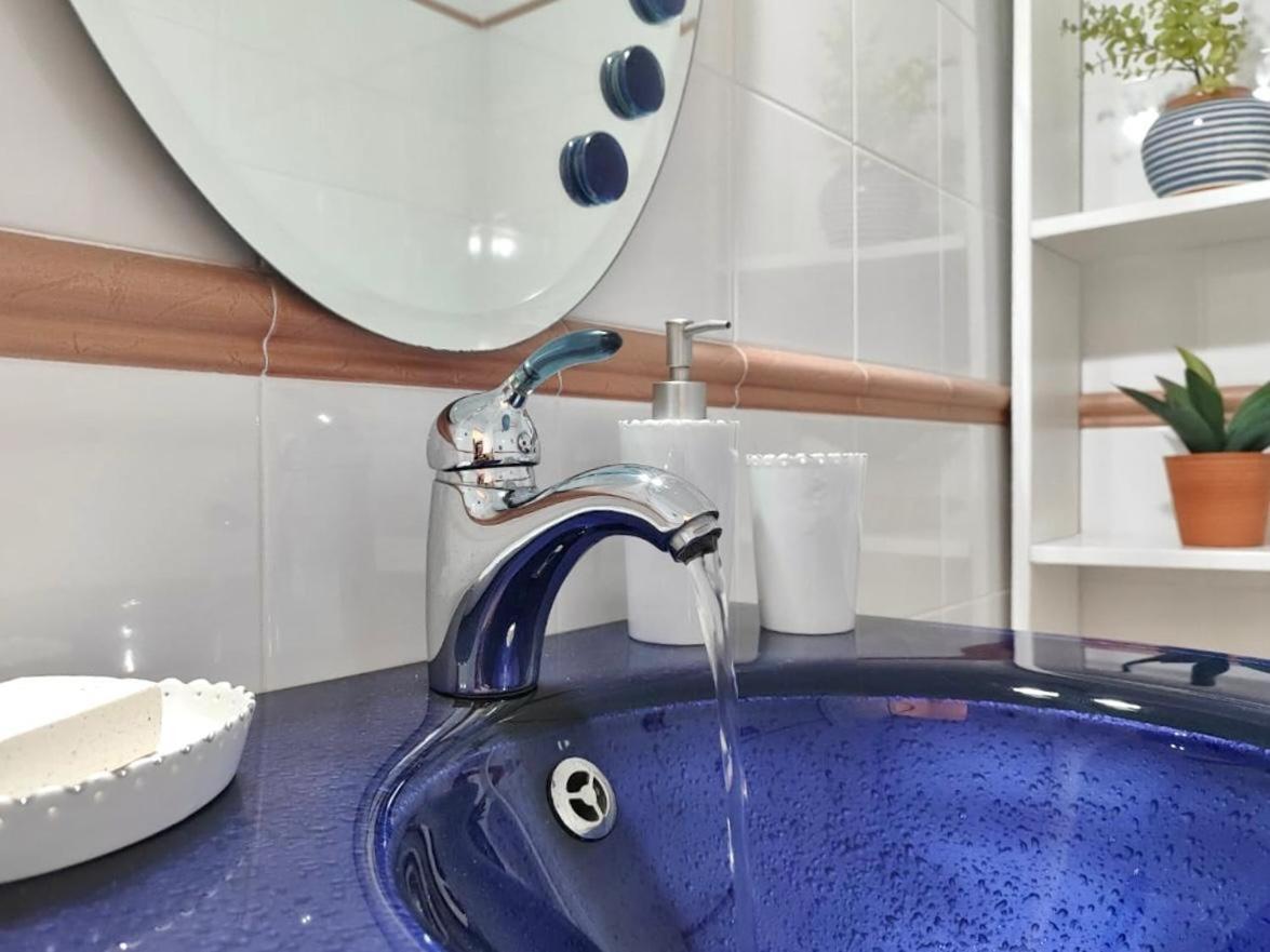 Theasis Apartments Adamantas  Luaran gambar