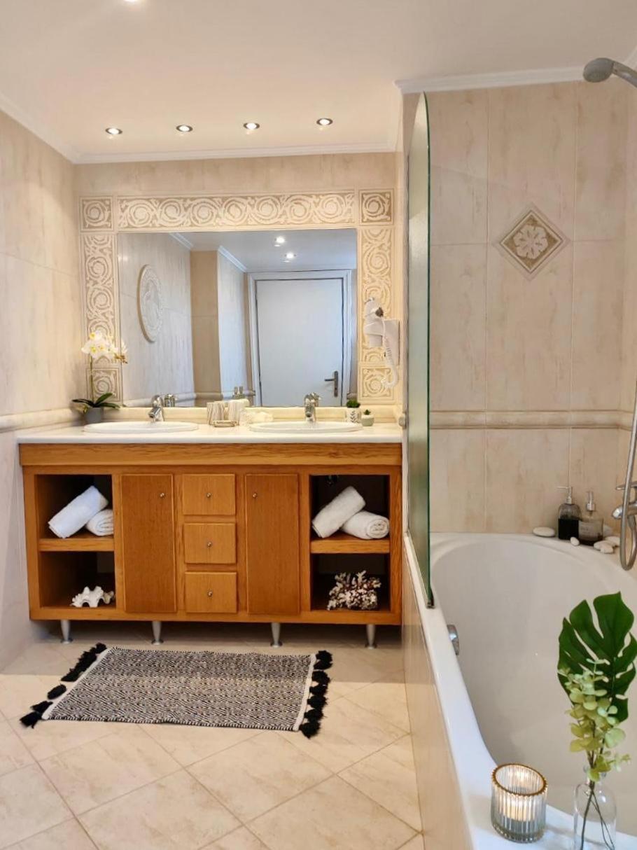 Theasis Apartments Adamantas  Luaran gambar