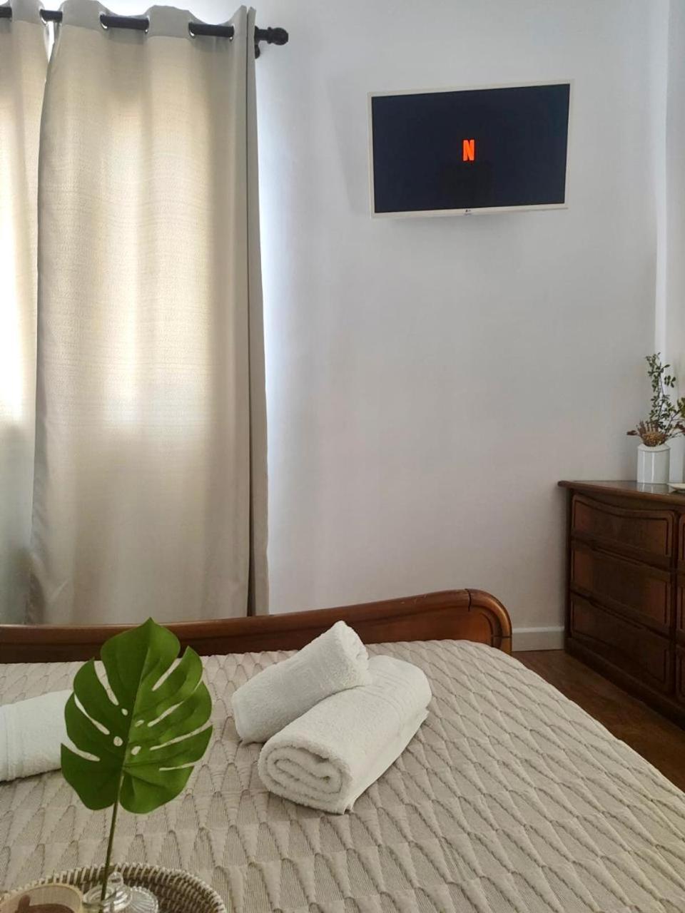 Theasis Apartments Adamantas  Luaran gambar